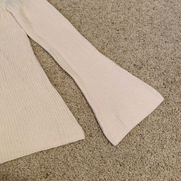 NICE Loft Sweater
Cream/White (Size M)
Oversized with beautiful details - Picture 3 of 6